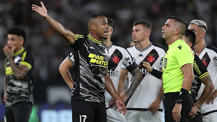 Marlon Freitas é um dos capitães do Botafogo
