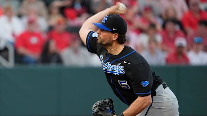 KentuckyÕs Nic McCay (5) throws a pitch during a NCAA baseball game against Georgia on March 14, 2025.