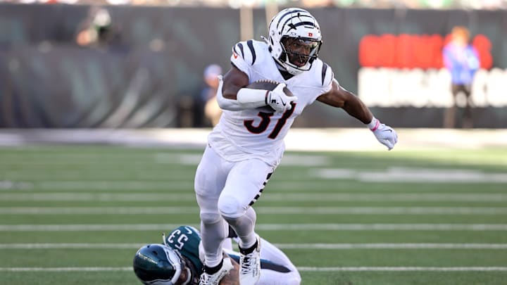 Oct 27, 2024; Cincinnati, Ohio, USA; Cincinnati Bengals running back Zack Moss (31) runs the ball as Philadelphia Eagles linebacker Zack Baun (53) defends during the third quarter at Paycor Stadium. Mandatory Credit: Joseph Maiorana-Imagn Images Oct 27, 2024; Cincinnati, Ohio, USA; Cincinnati Bengals running back Zack Moss (31) runs the ball as Philadelphia Eagles linebacker Zack Baun (53) defends during the third quarter at Paycor Stadium. Mandatory Credit: Joseph Maiorana-Imagn Images