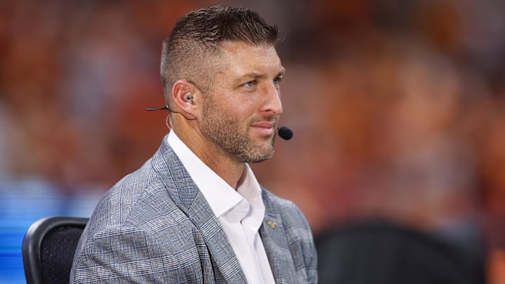 Aug 30, 2025; Atlanta, Georgia, USA; SEC Network analyst Tim Tebow on the field before a game between the Tennessee Volunteers and Syracuse Orange at Mercedes-Benz Stadium. Mandatory Credit: Brett Davis-Imagn Images
 Aug 30, 2025; Atlanta, Georgia, USA; SEC Network analyst Tim Tebow on the field before a game between the Tennessee Volunteers and Syracuse Orange at Mercedes-Benz Stadium. Mandatory Credit: Brett Davis-Imagn Images