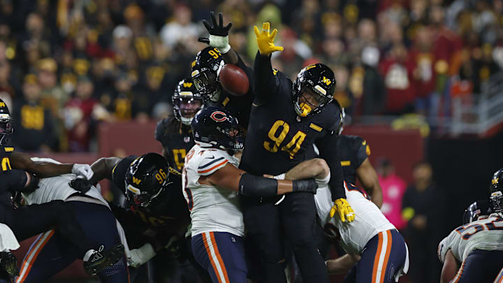 Oct 13, 2025; Landover, Maryland, USA; Washington Commanders nose tackle Daron Payne (94) blocks a field goal against the Chicago Bears during the fourth quarter at Northwest Stadium. Mandatory Credit: Peter Casey-Imagn Images Oct 13, 2025; Landover, Maryland, USA; Washington Commanders nose tackle Daron Payne (94) blocks a field goal against the Chicago Bears during the fourth quarter at Northwest Stadium. Mandatory Credit: Peter Casey-Imagn Images