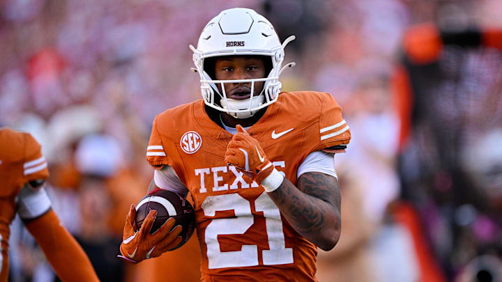 Texas Longhorns wide receiver Ryan Niblett returns a punt for touchdown against the Oklahoma Sooners.