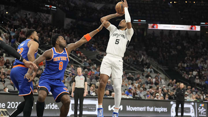 Mar 19, 2025; San Antonio, Texas, USA; San Antonio Spurs guard Stephon Castle (5) shoots over New York Knicks forward OG Anunoby (8) during the first half at Frost Bank Center. Mandatory Credit: Scott Wachter-Imagn Images Mar 19, 2025; San Antonio, Texas, USA; San Antonio Spurs guard Stephon Castle (5) shoots over New York Knicks forward OG Anunoby (8) during the first half at Frost Bank Center. Mandatory Credit: Scott Wachter-Imagn Images