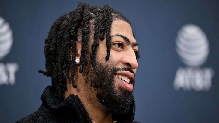 Dallas Mavericks star Anthony Davis received a heartwarming tribute video in his Los Angeles return.