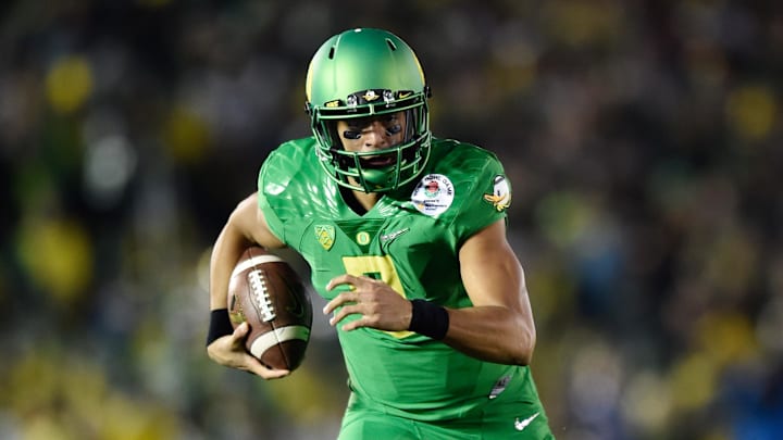 Jan 1, 2015; Pasadena, CA, USA; Oregon Ducks quarterback Marcus Mariota (8) rushes for a touchdown during the second half of the 2015 Rose Bowl college football game against the Florida State Seminoles at Rose Bowl. Mandatory Credit: Robert Hanashiro-Imagn Images