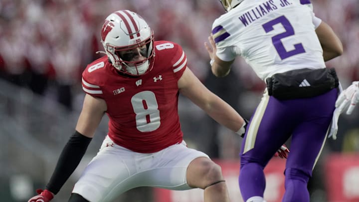Wisconsin Badgers linebacker Mason Posa (8) was named a freshman All-American by the Football Writers Association of America.