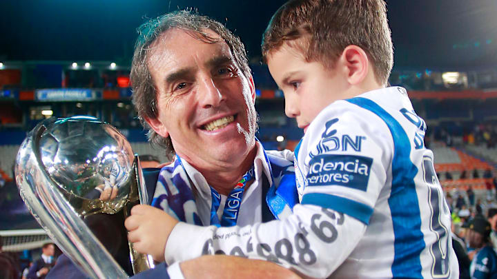 El uruguayo Guillermo Almada, estratega del Pachuca, por fin pudo ser campeón de la Liga MX.