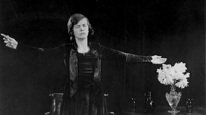 Meurig Morris holding seance in 1931.