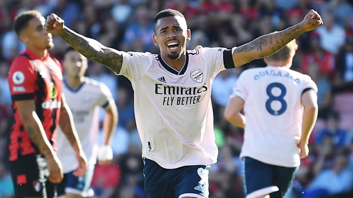 Gabriel Jesus teve gol anulado, mas deu assistência