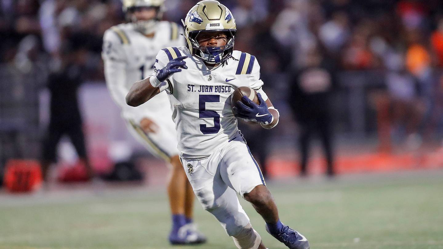 California high school football: No. 2 St. John Bosco fights off slow start, fired-up No. 9 Pittsburg squad