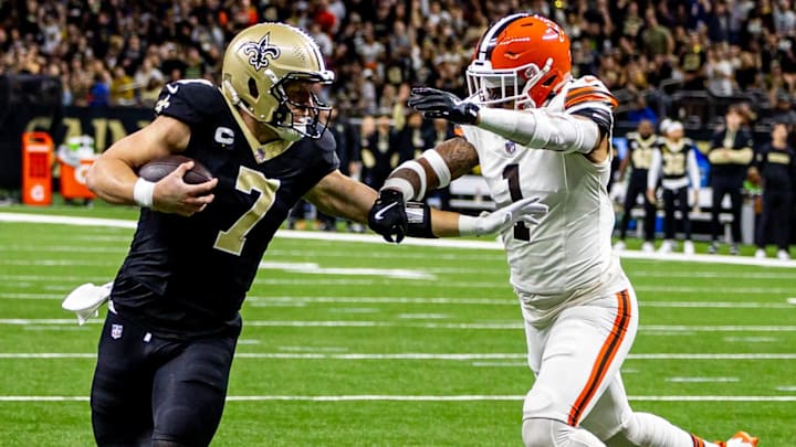 Nov 17, 2024; New Orleans, Louisiana, USA;  New Orleans Saints tight end Taysom Hill (7) runs against  Cleveland Browns safety Juan Thornhill (1) during the first half at Caesars Superdome. Mandatory Credit: Stephen Lew-Imagn Images