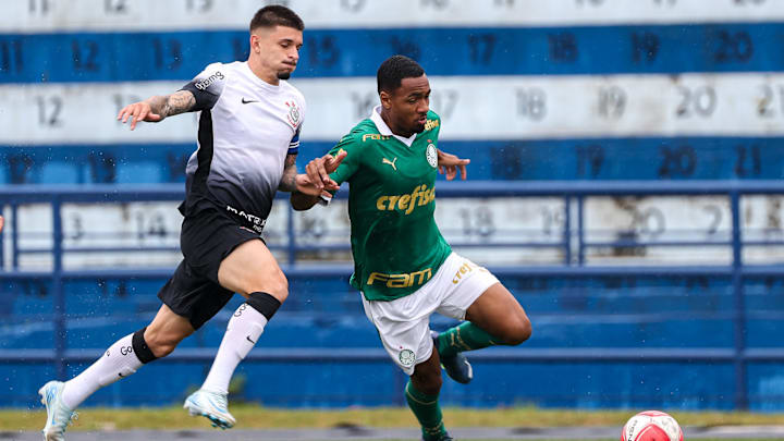 Apenas dois pontos separam os times na tabela de classificação