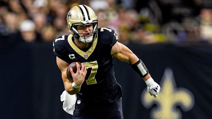 Nov 17, 2024; New Orleans, Louisiana, USA;  New Orleans Saints tight end Taysom Hill (7) runs after a catch against the Cleveland Browns during the first half at Caesars Superdome. Mandatory Credit: Stephen Lew-Imagn Images