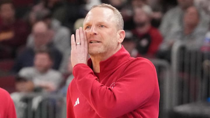 Indiana Hoosiers coach Darian DeVries instructs his team against the Northwestern Wildcats at the United Center.