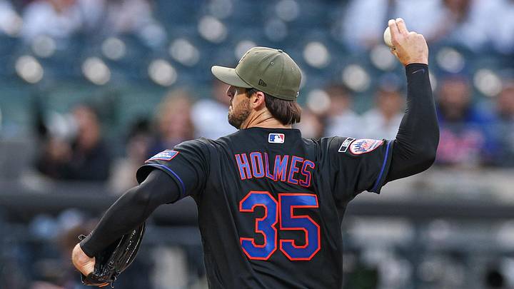 May 15, 2026; New York City, New York, USA; New York Mets pitcher Clay Holmes (35) delivers a pitch during the first inning against the New York Yankees at Citi Field. Mandatory Credit: Vincent Carchietta-Imagn Images May 15, 2026; New York City, New York, USA; New York Mets pitcher Clay Holmes (35) delivers a pitch during the first inning against the New York Yankees at Citi Field. Mandatory Credit: Vincent Carchietta-Imagn Images