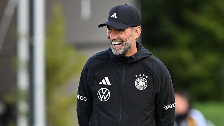 Jürgen Klopp schaut in Frankfurt ganz genau hin Jürgen Klopp schaut in Frankfurt ganz genau hin