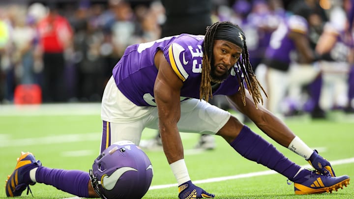 Oct 20, 2024; Minneapolis, Minnesota, USA; Minnesota Vikings running back Aaron Jones (33) stretches before the game against the Detroit Lions at U.S. Bank Stadium. Mandatory Credit: Matt Krohn-Imagn Images Oct 20, 2024; Minneapolis, Minnesota, USA; Minnesota Vikings running back Aaron Jones (33) stretches before the game against the Detroit Lions at U.S. Bank Stadium. Mandatory Credit: Matt Krohn-Imagn Images