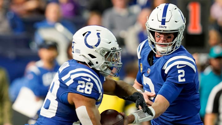 Indianapolis Colts quarterback Matt Ryan (2) hands off to Indianapolis Colts running back Jonathan