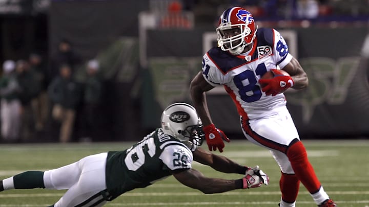 Oct 18, 2009; East Rutherford, NJ, USA; Buffalo Bills wide receiver Terrell Owens (81) runs by New York Jets cornerback Lito Sheppard (26) during the second half at Giants Stadium. The Bills defeated the Jets 16-13 in overtime. Mandatory Credit: Ed Mulholland-Imagn Images Oct 18, 2009; East Rutherford, NJ, USA; Buffalo Bills wide receiver Terrell Owens (81) runs by New York Jets cornerback Lito Sheppard (26) during the second half at Giants Stadium. The Bills defeated the Jets 16-13 in overtime. Mandatory Credit: Ed Mulholland-Imagn Images