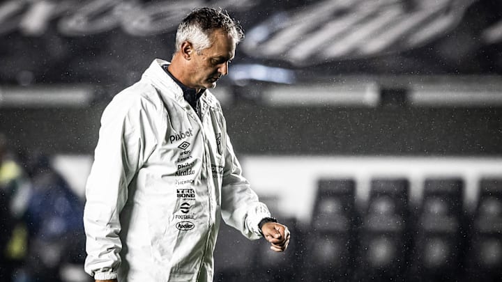 Fim da linha! Lisca deixa o comando do Santos. Treinador teve apenas 37,5% de aproveitamento na equipe.