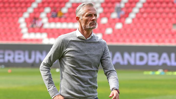 Für Kees van Wonderen wird die Luft bei Schalke 04 immer dünner.