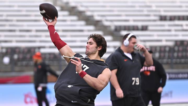 Washington State Cougars quarterback Owen Eshelman (17) warms up before a game against the Oregon State Beavers at Gesa Field at Martin Stadium. Washington State Cougars quarterback Owen Eshelman (17) warms up before a game against the Oregon State Beavers at Gesa Field at Martin Stadium.
