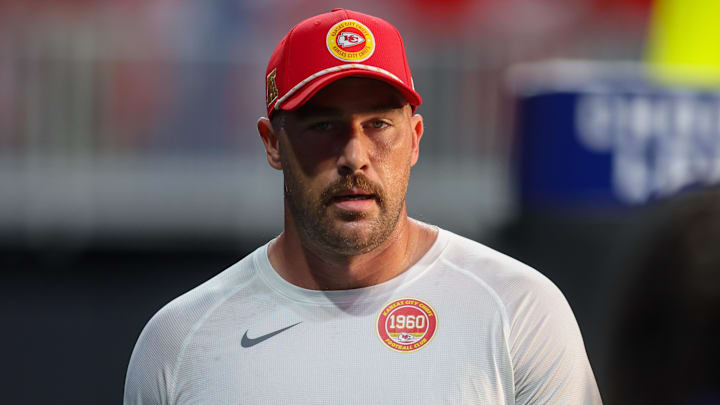 Sep 22, 2024; Atlanta, Georgia, USA; Kansas City Chiefs tight end Travis Kelce (87) prepares for a game against the Atlanta Falcons at Mercedes-Benz Stadium. Mandatory Credit: Brett Davis-Imagn Images