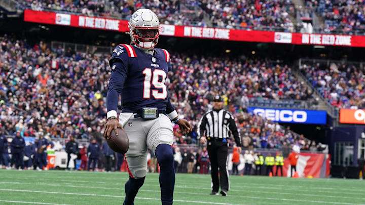 Jan 5, 2025; Foxborough, Massachusetts, USA; New England Patriots quarterback Joe Milton III (19) runs the ball for a touchdown against the Buffalo Bills in the first quarter at Gillette Stadium.