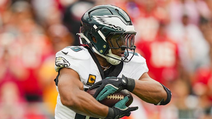 Sep 14, 2025; Kansas City, Missouri, USA; Philadelphia Eagles running back Saquon Barkley (26) runs the ball during the second half against the Kansas City Chiefs at GEHA Field at Arrowhead Stadium. Mandatory Credit: Jay Biggerstaff-Imagn Images Sep 14, 2025; Kansas City, Missouri, USA; Philadelphia Eagles running back Saquon Barkley (26) runs the ball during the second half against the Kansas City Chiefs at GEHA Field at Arrowhead Stadium. Mandatory Credit: Jay Biggerstaff-Imagn Images