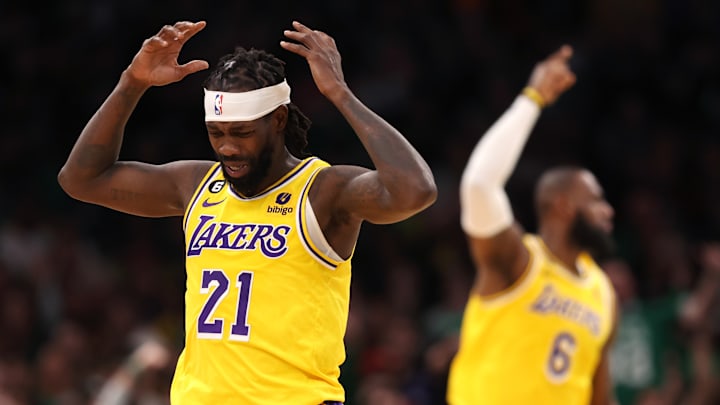 Patrick Beverley protestó a los árbitros por la polémica jugada en la que no cantaron falta sobre LeBron James en el Lakers-Celtics