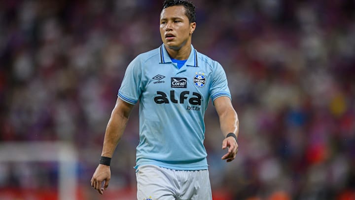 Marlon é um dos desfalques do Grêmio contra a Chapecoense, pelo Brasileirão 2026