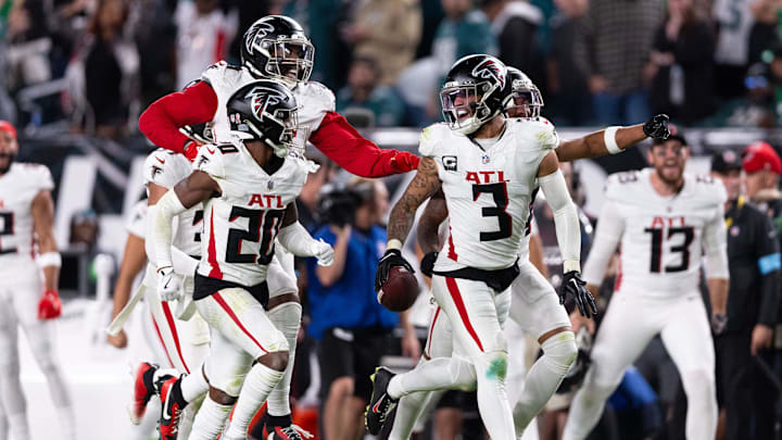 Atlanta Falcons safeties Jessie Bates III (3) and Justin Simmons will need to have a big game against Patrick Mahomes and the Kansas City Chiefs.