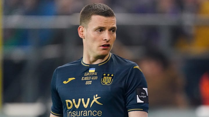 Sergio Gómez tem apenas 21 anos e é titular do Anderlecht