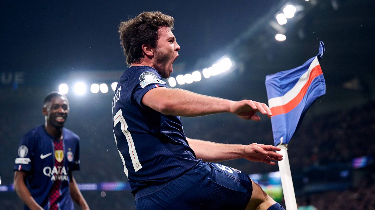 PSG : L'équipe type des demis aller de Champions League, avec Kvara et Joao Neves, un Parisien joueur de la semaine
