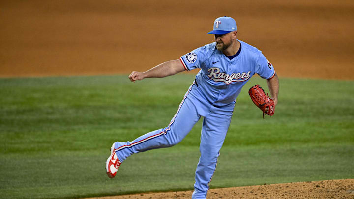 Sep 22, 2024; Arlington, Texas, USA; Texas Rangers relief pitcher Kirby Yates (39) pitches against the Seattle Mariners during the ninth inning at Globe Life Field. Sep 22, 2024; Arlington, Texas, USA; Texas Rangers relief pitcher Kirby Yates (39) pitches against the Seattle Mariners during the ninth inning at Globe Life Field.