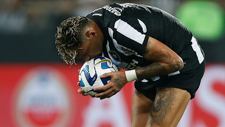 Artilheiro do Campeonato Brasileiro com 13 gols, camisa 9 virou ídolo da torcida