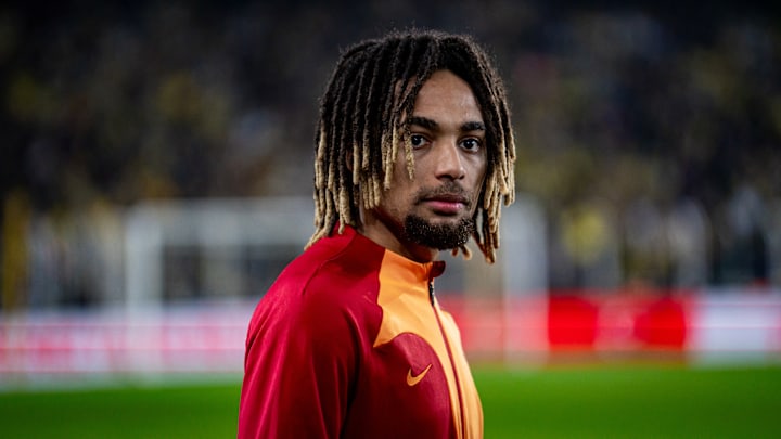 Sacha Boey s'engage officiellement avec le Bayern Munich. 