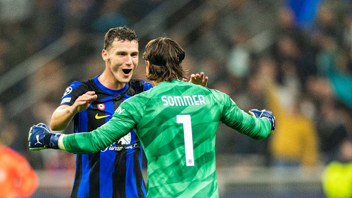 Benjamin Pavard und Yann Sommer