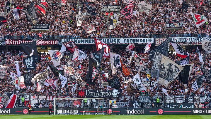 Die Eintracht kann sich auf die bedingungslose Unterstützung ihrer Fans verlassen Die Eintracht kann sich auf die bedingungslose Unterstützung ihrer Fans verlassen