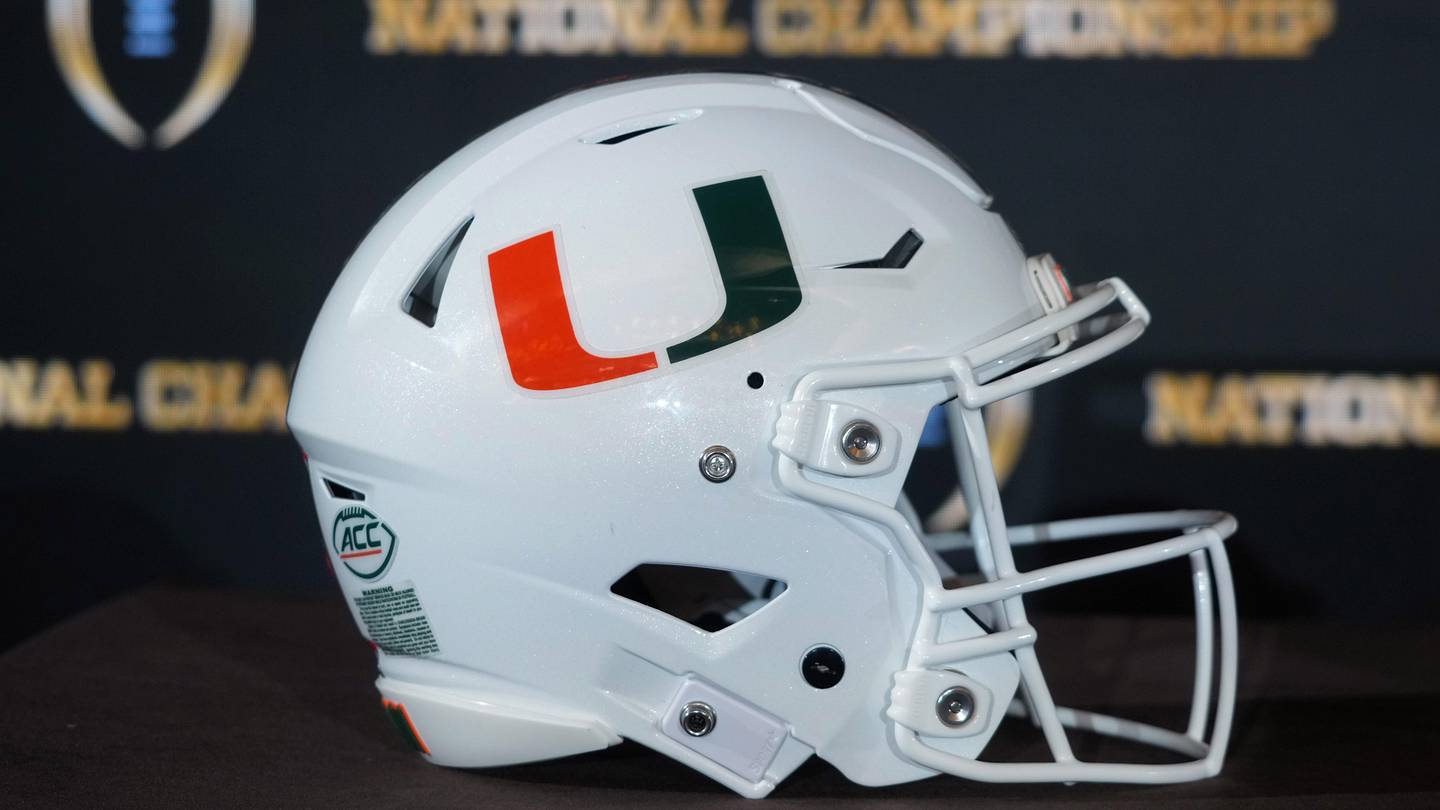 LSU 5-Star Edge Rusher Flips Commitment to Miami Hurricanes