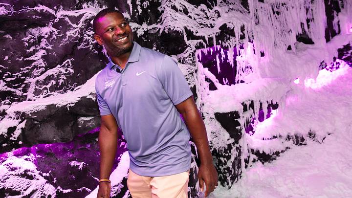 TCU Legend LaDainian Tomlinson experiences the Purple Snow Room inside the Simpson Family Restoration Center. The one-of-a-kind recovery space is the only facility of its kind on a college campus in the nation. TCU Legend LaDainian Tomlinson experiences the Purple Snow Room inside the Simpson Family Restoration Center. The one-of-a-kind recovery space is the only facility of its kind on a college campus in the nation.