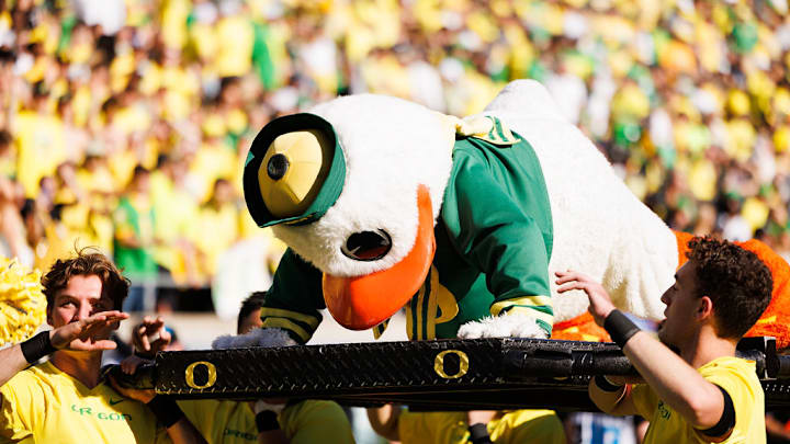Oregon Ducks beat Illinois Fighting Ilini in Autzen Stadium: The Oregon Duck mascot Oregon Ducks beat Illinois Fighting Ilini in Autzen Stadium: The Oregon Duck mascot