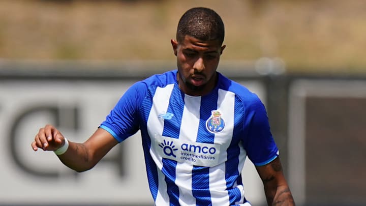 Jogador iniciou carreira no Boavista-RJ Jogador iniciou carreira no Boavista-RJ