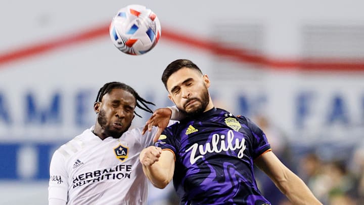 Oniel Fisher y Alex Roldan, Los Angeles Galaxy vs Seattle Sounders FC