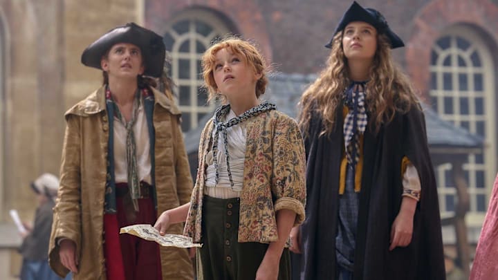 (L-R): Louisa Harland as Nell Jackson, Florence Keen as George Trotter, and Bo Bragason as Roxy Trotter in Disney's RENEGADE NELL, Season 1, exclusively on Disney+. Photo by Robert Viglasky. © 2024 Disney Enterprises, Inc. All Rights Reserved.