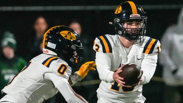 Andover’s Marcus DeJesus takes the handoff from quarterback Kyle Olson Nov. 7. Andover’s Marcus DeJesus takes the handoff from quarterback Kyle Olson Nov. 7.