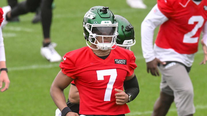 Jun 10, 2025; East Rutherford, NJ, USA; New York Jets quarterback Justin Fields (7) warms up during minicamp at Atlantic Health Jets Training Center. Mandatory Credit: John Jones-Imagn Images