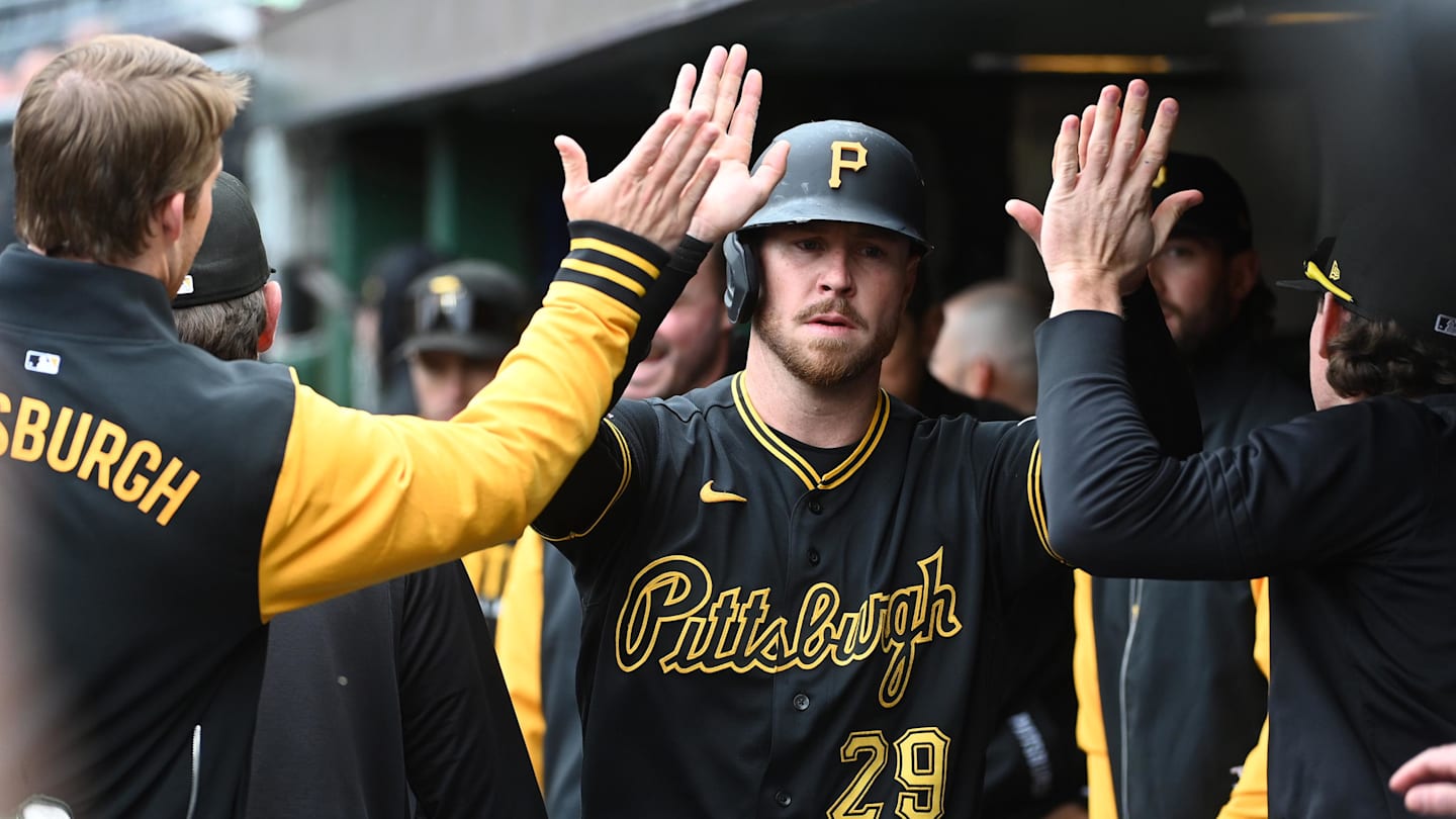 Pirates Tie Bizarre MLB Record vs. Reds