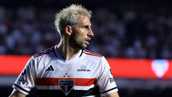 São Paulo tenta voltar para o caminho das vitórias no Mané Garrincha. São Paulo tenta voltar para o caminho das vitórias no Mané Garrincha.