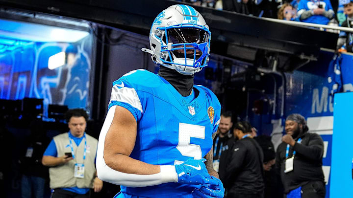 Detroit Lions running back David Montgomery (5) takes the field warm up before the game between Detroit Lions and Chicago Bears at Ford Field in Detroit on Thursday, Nov. 28, 2024.